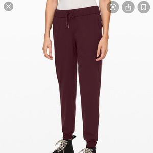 Lululemon on the fly joggers